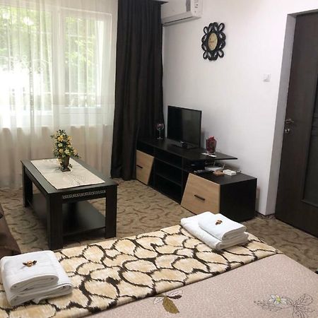 Apartament Ramo Apartment Bukares Bagian luar foto