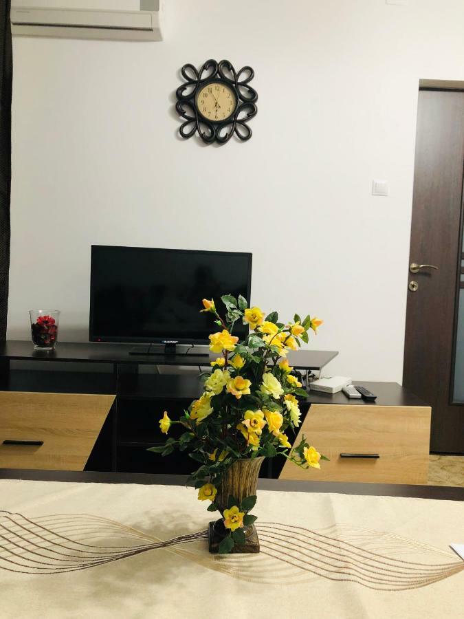 Apartament Ramo Apartment Bukares Bagian luar foto