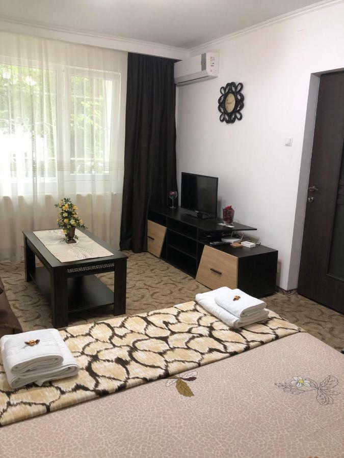 Apartament Ramo Apartment Bukares Bagian luar foto